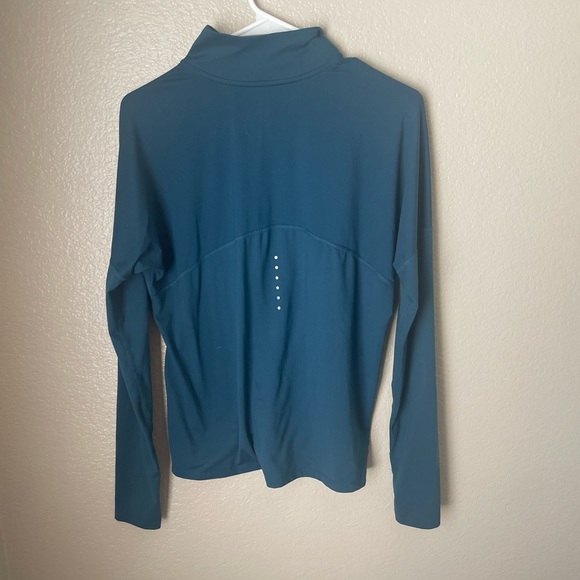 Nike Tops - Nike pullover